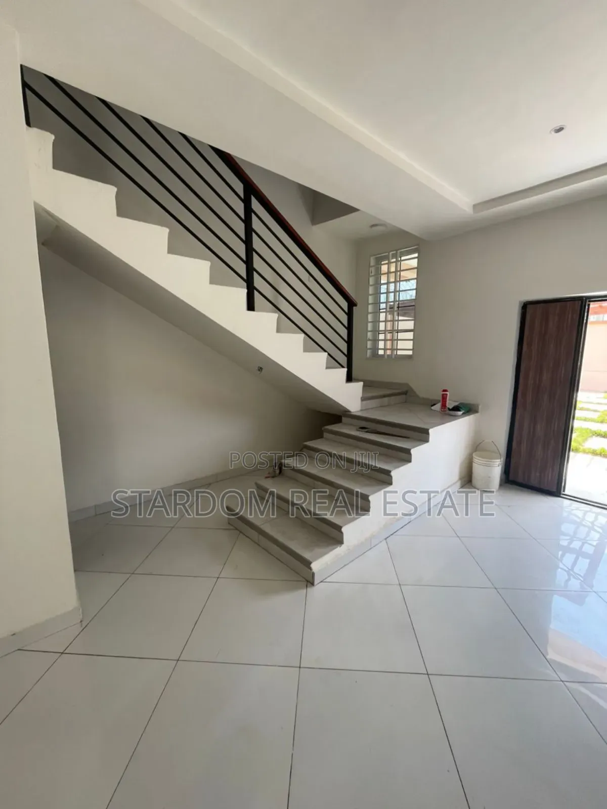 4bdrm Duplex in East Airport for rent