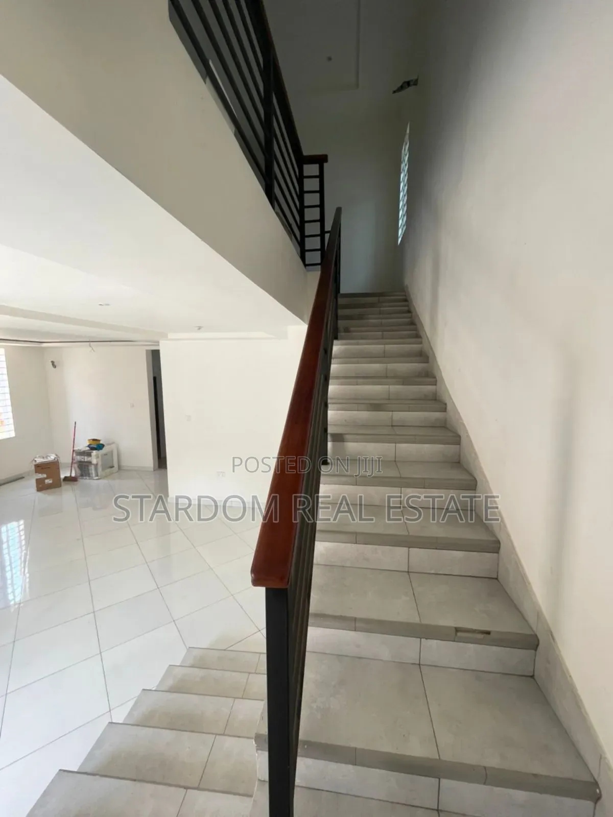 4bdrm Duplex in East Airport for rent