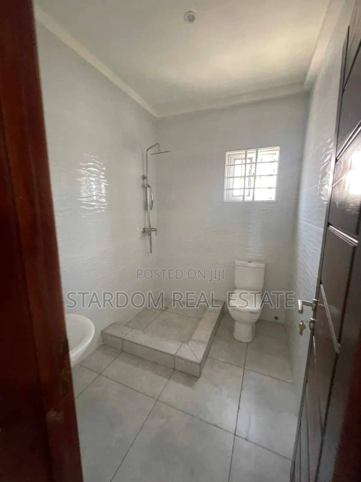 4bdrm Duplex in East Airport for rent