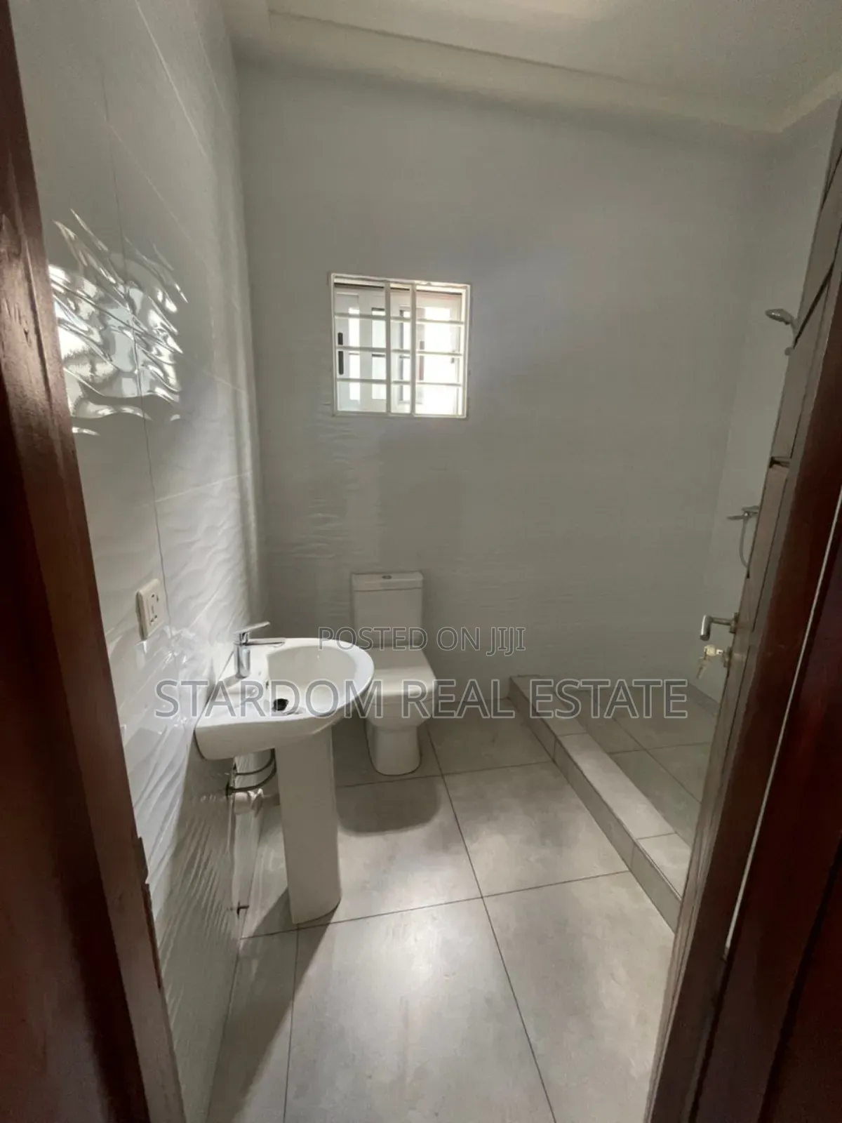 4bdrm Duplex in East Airport for rent