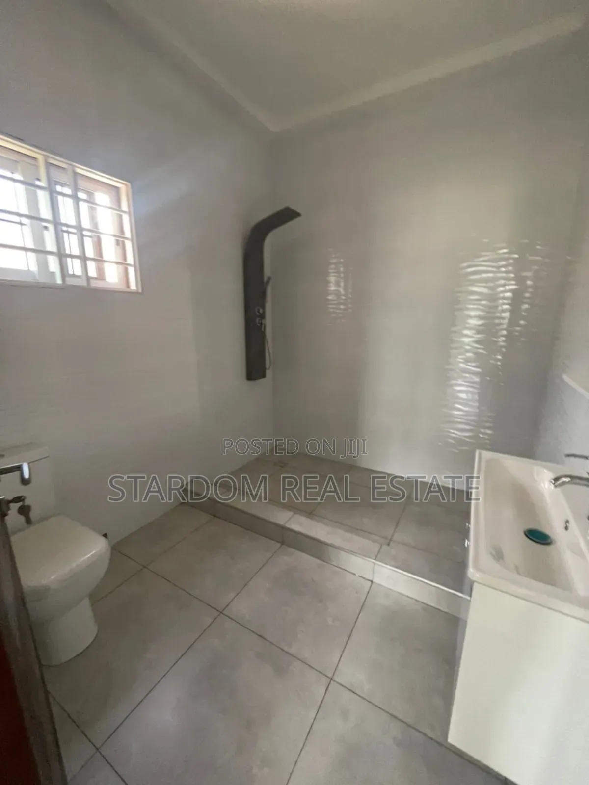 4bdrm Duplex in East Airport for rent