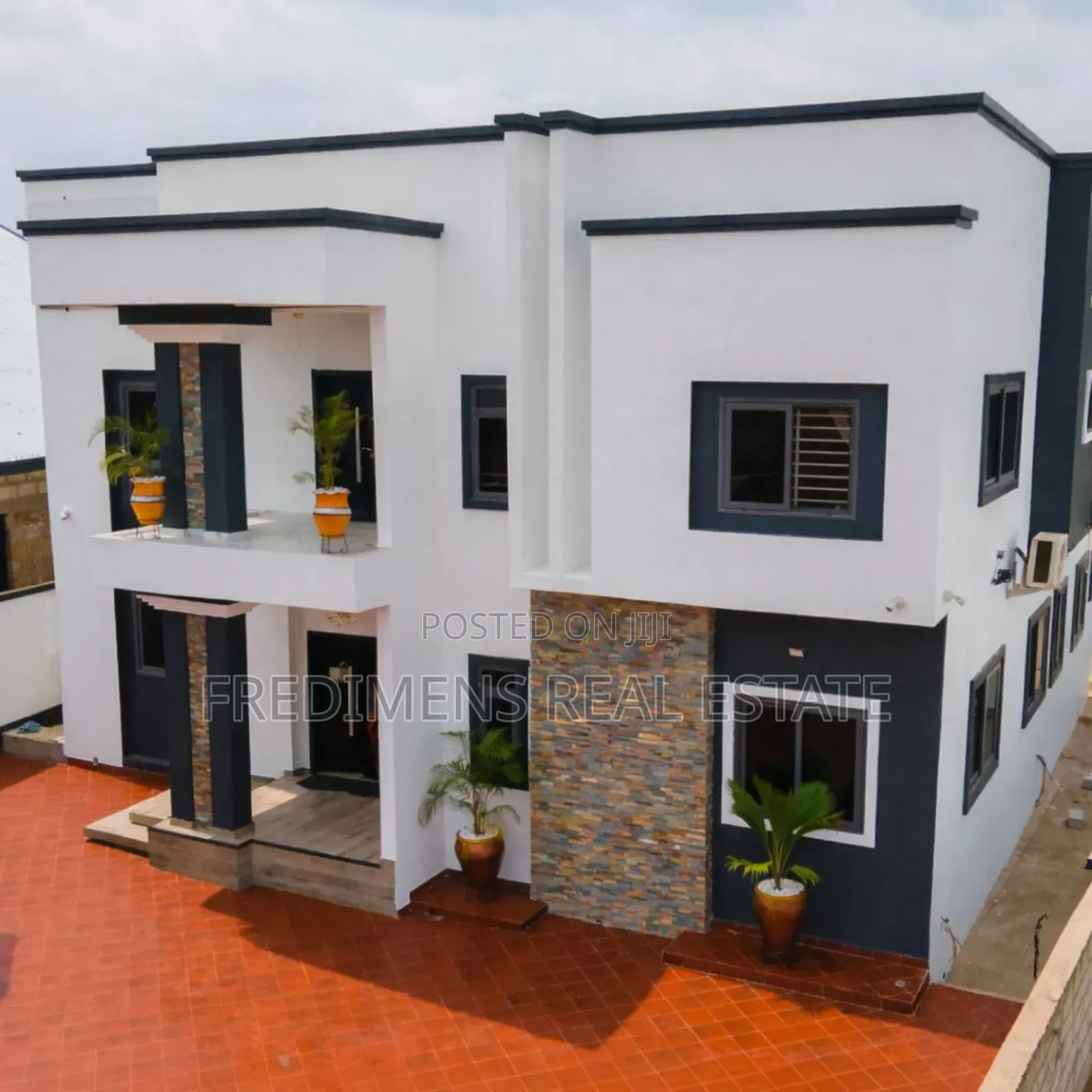 5bdrm House in Fredimens Real, Atwima Kwanwoma for sale