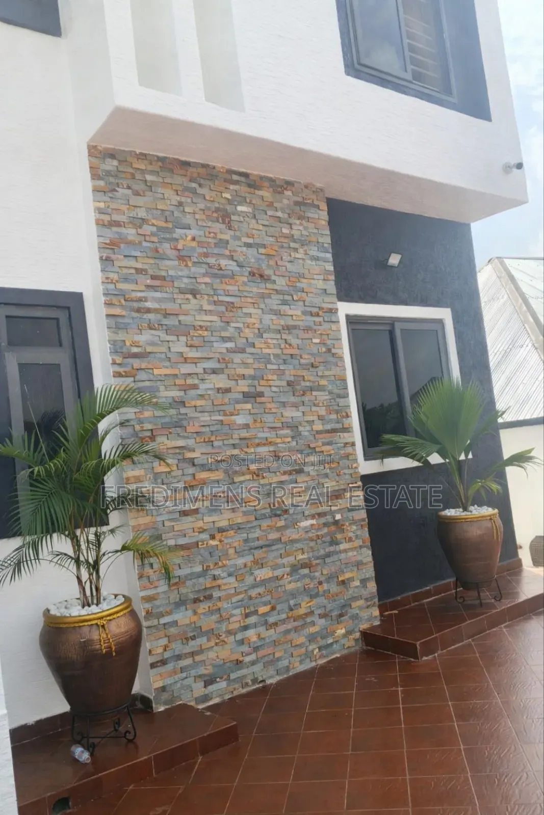 5bdrm House in Fredimens Real, Atwima Kwanwoma for sale