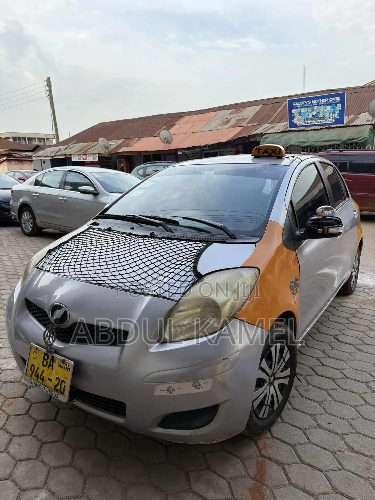 Toyota Vitz 2010 Silver