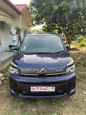 Toyota Voxy 2013