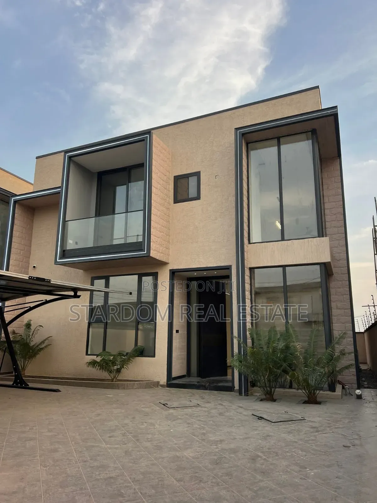 4bdrm Duplex in East Legon Hills, American House for sale