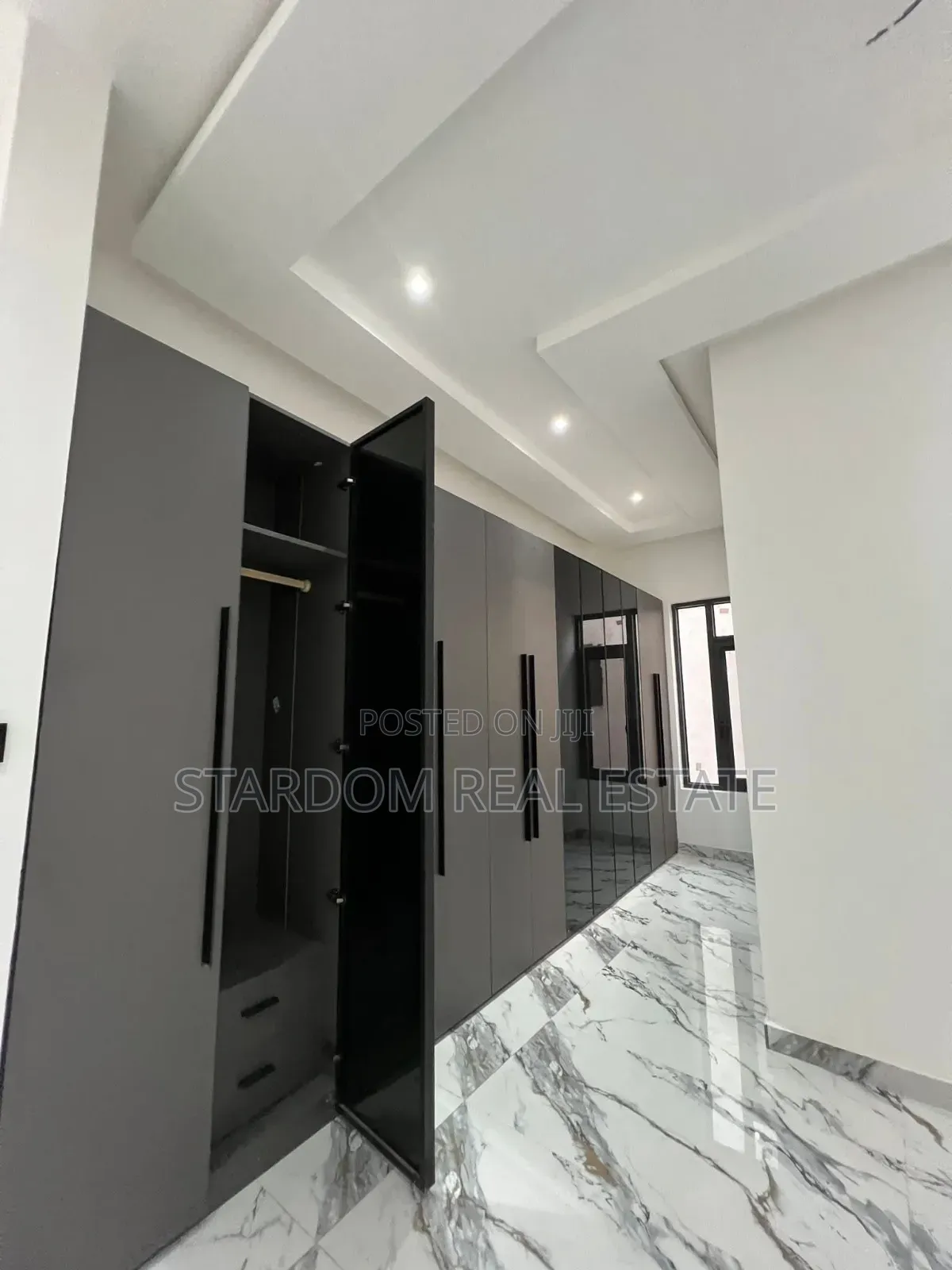 4bdrm Duplex in East Legon Hills, American House for sale