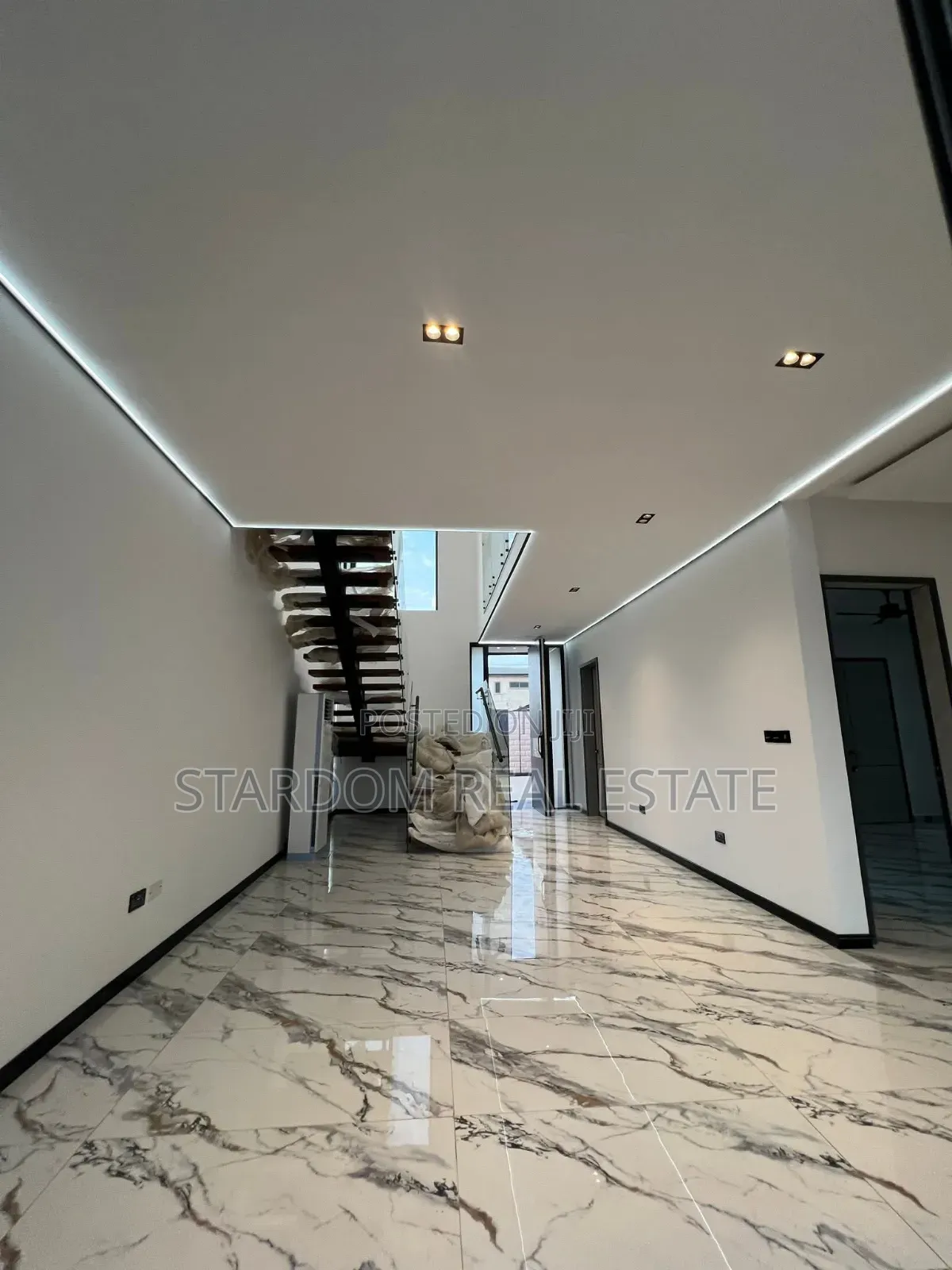 4bdrm Duplex in East Legon Hills, American House for sale