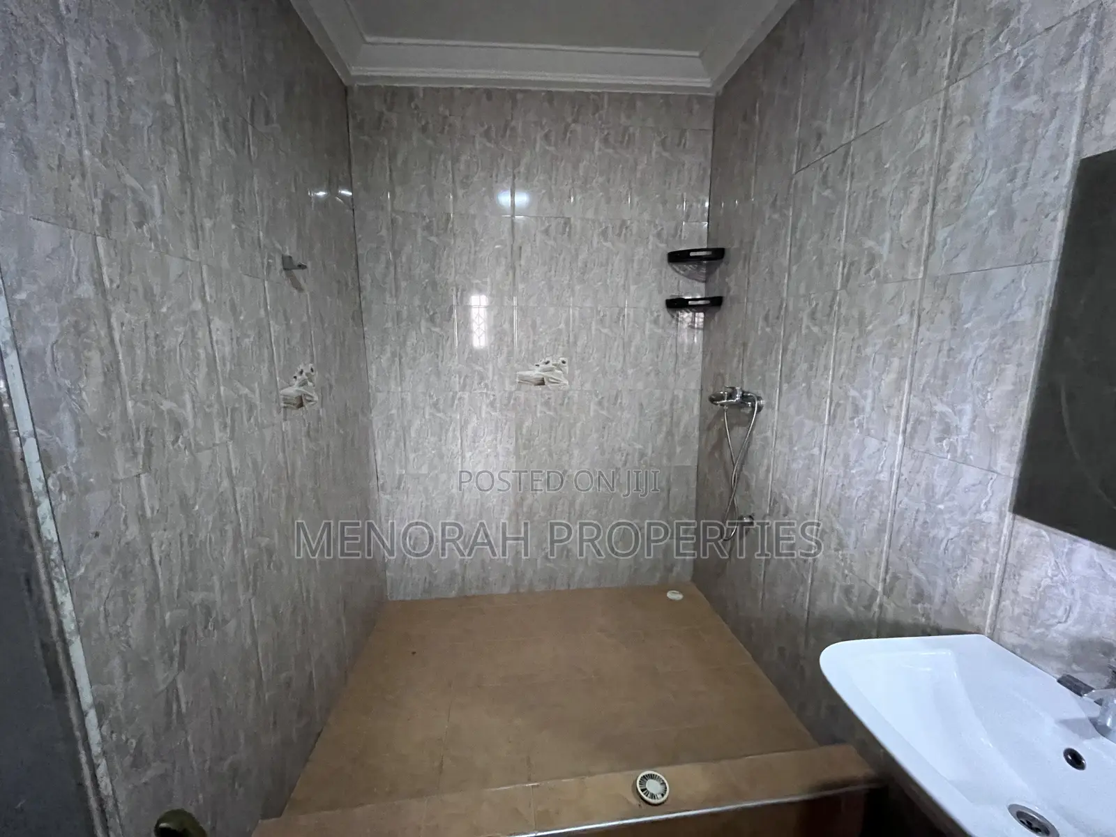 2bdrm Apartment in Adenta Amrahia for rent
