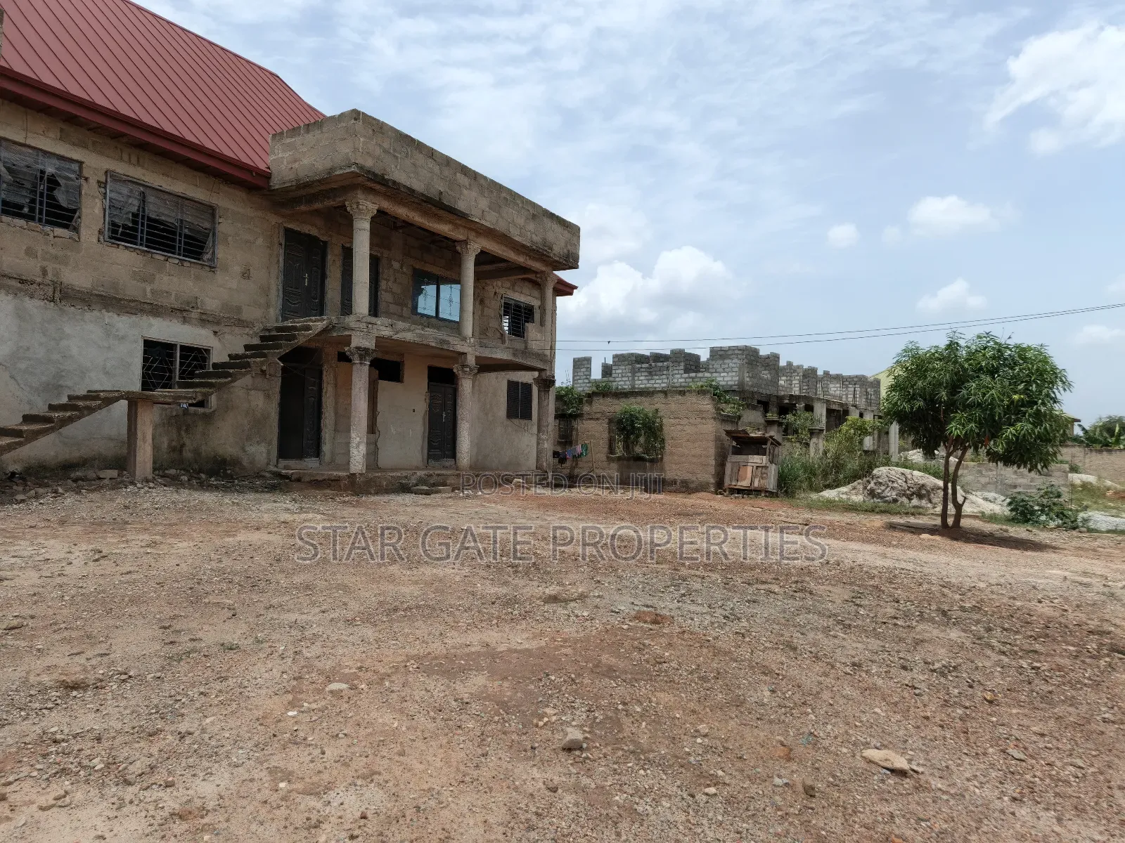 13bdrm House in Buoho Sasa, Kumasi Metropolitan for sale