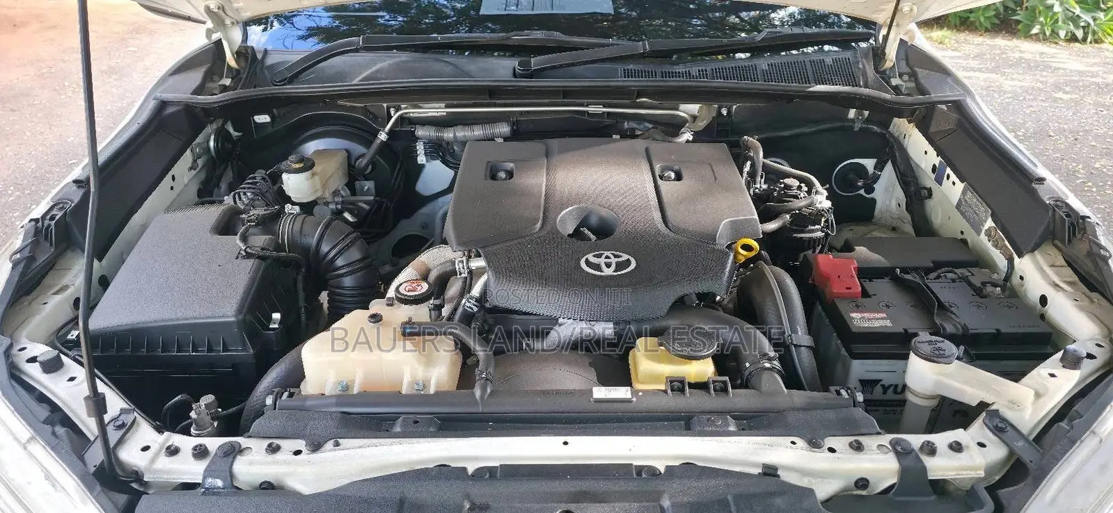 New Toyota Hilux 2025 White