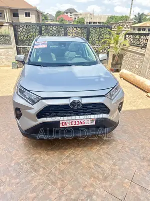 Toyota RAV4 XLE Premium FWD 2019 Silver