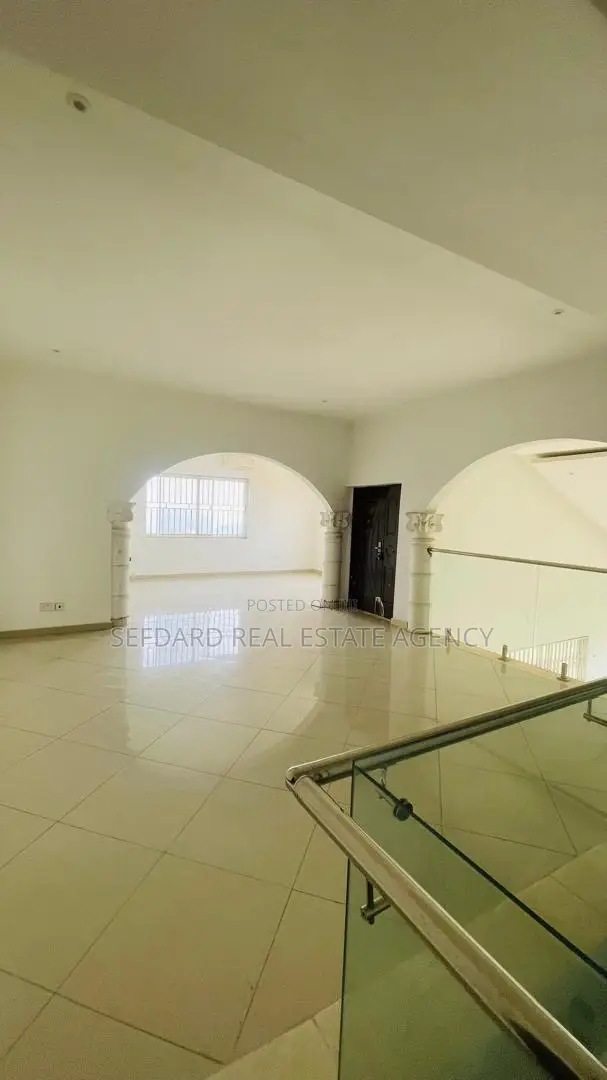 5bdrm House in Sefdard Properties, Aburi for sale
