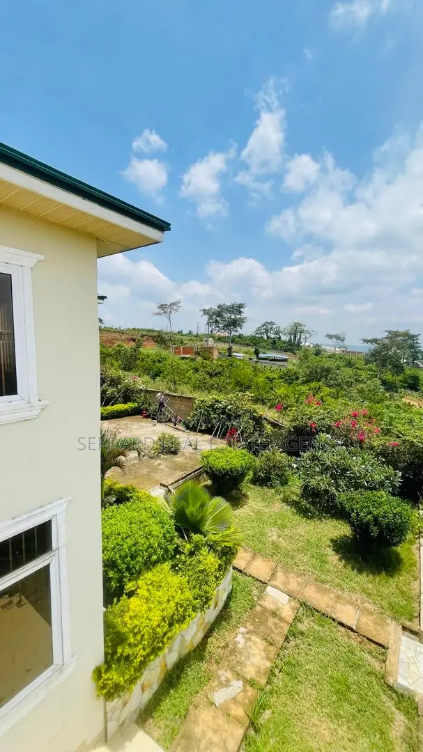 5bdrm House in Sefdard Properties, Aburi for sale