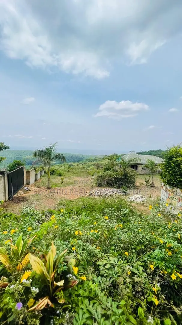 5bdrm House in Sefdard Properties, Aburi for sale