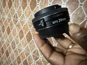 Canon Ef-S 24mm F/2.8 STM