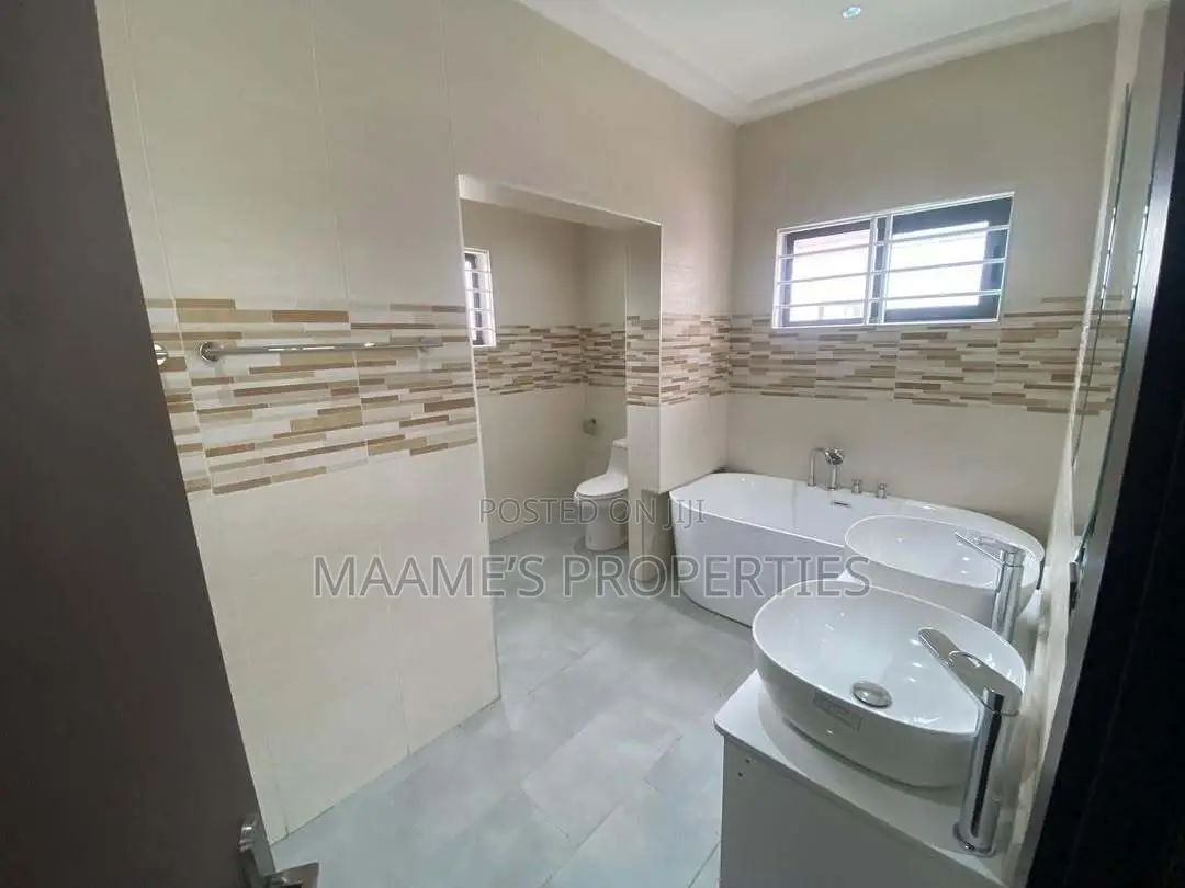 4bdrm Duplex in Roman Ridge for sale