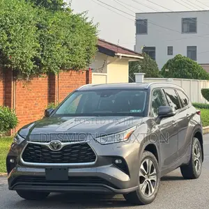 Toyota Highlander XLE 2021 Gray