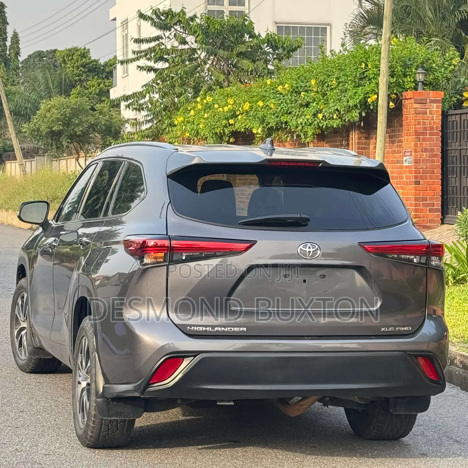 Toyota Highlander XLE 2021 Gray