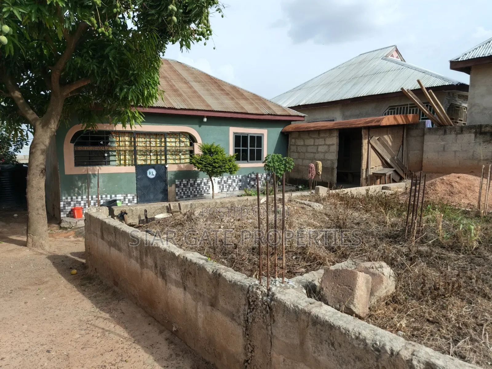 2bdrm House in Atimatim Edwenease, Kumasi Metropolitan for sale