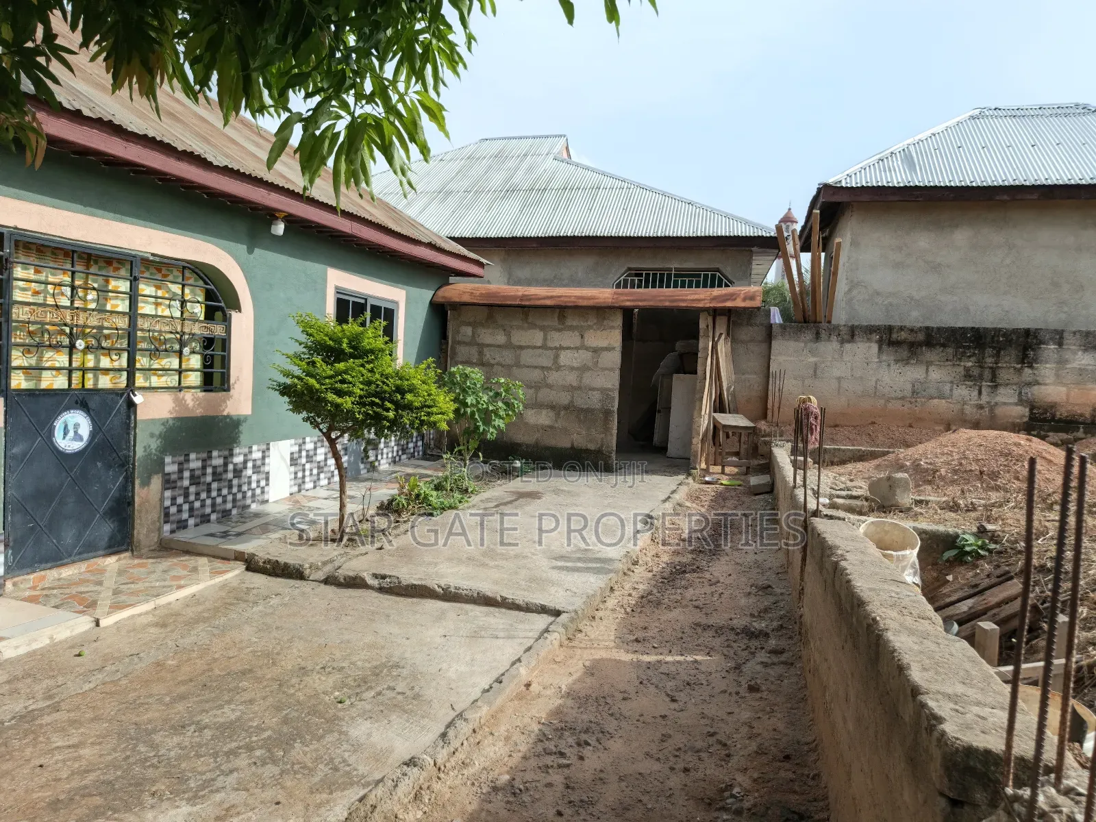 2bdrm House in Atimatim Edwenease, Kumasi Metropolitan for sale