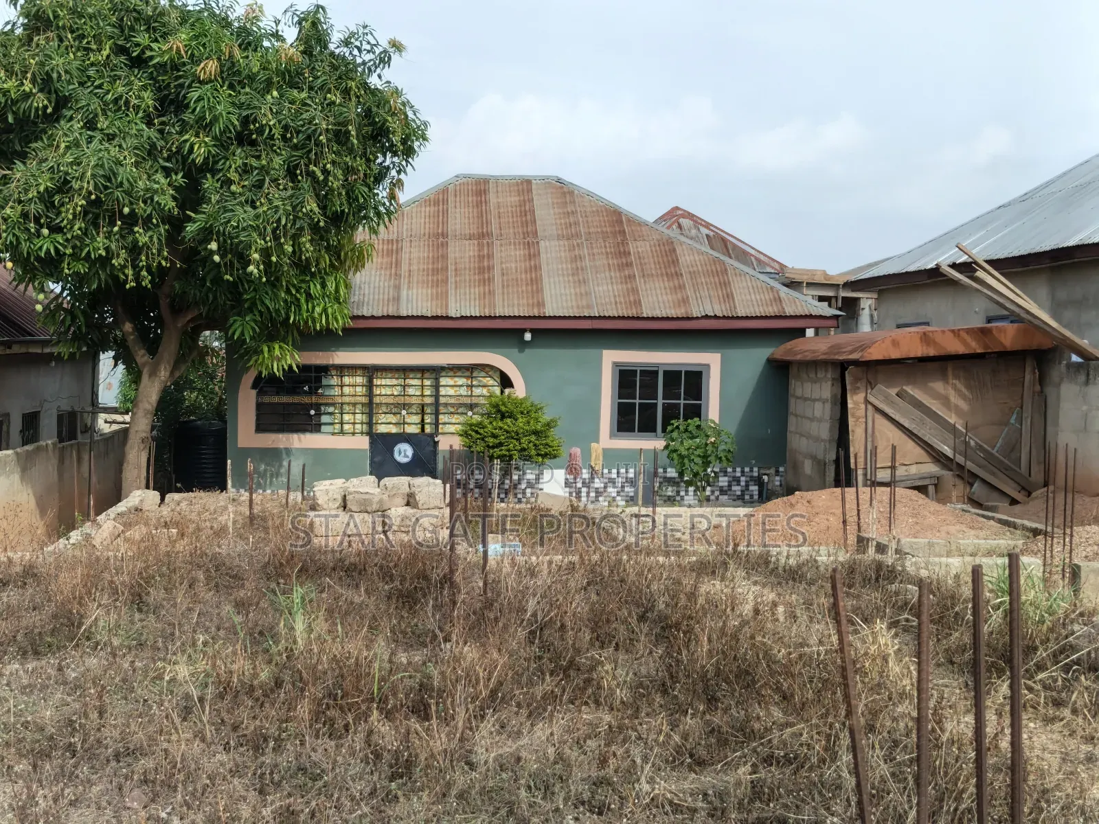 2bdrm House in Atimatim Edwenease, Kumasi Metropolitan for sale