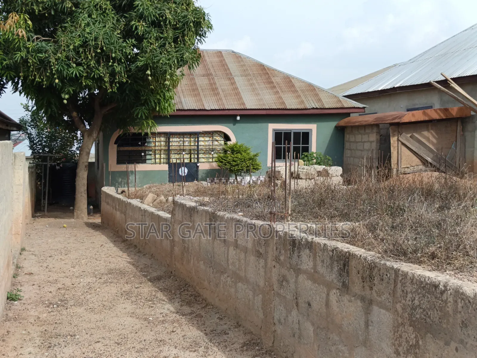 2bdrm House in Atimatim Edwenease, Kumasi Metropolitan for sale