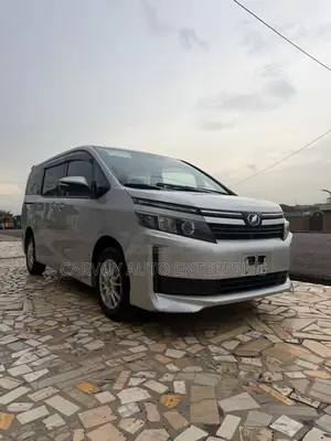 Toyota Voxy 2015 Gray