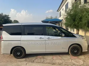 Nissan Serena 2017 Silver