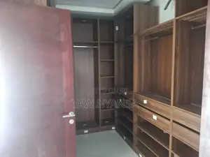 6bdrm Duplex in East Legon, Greater Accra for sale