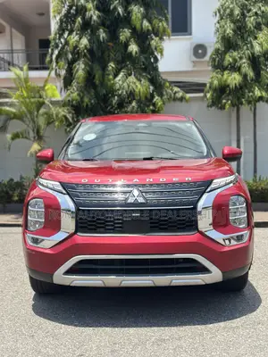 Mitsubishi Outlander SE 2022 Red