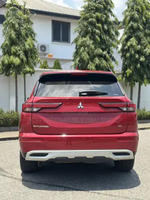 Mitsubishi Outlander SE 2022 Red