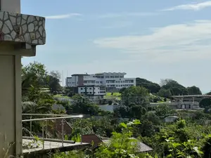 6bdrm House in Aburi Peduase for sale