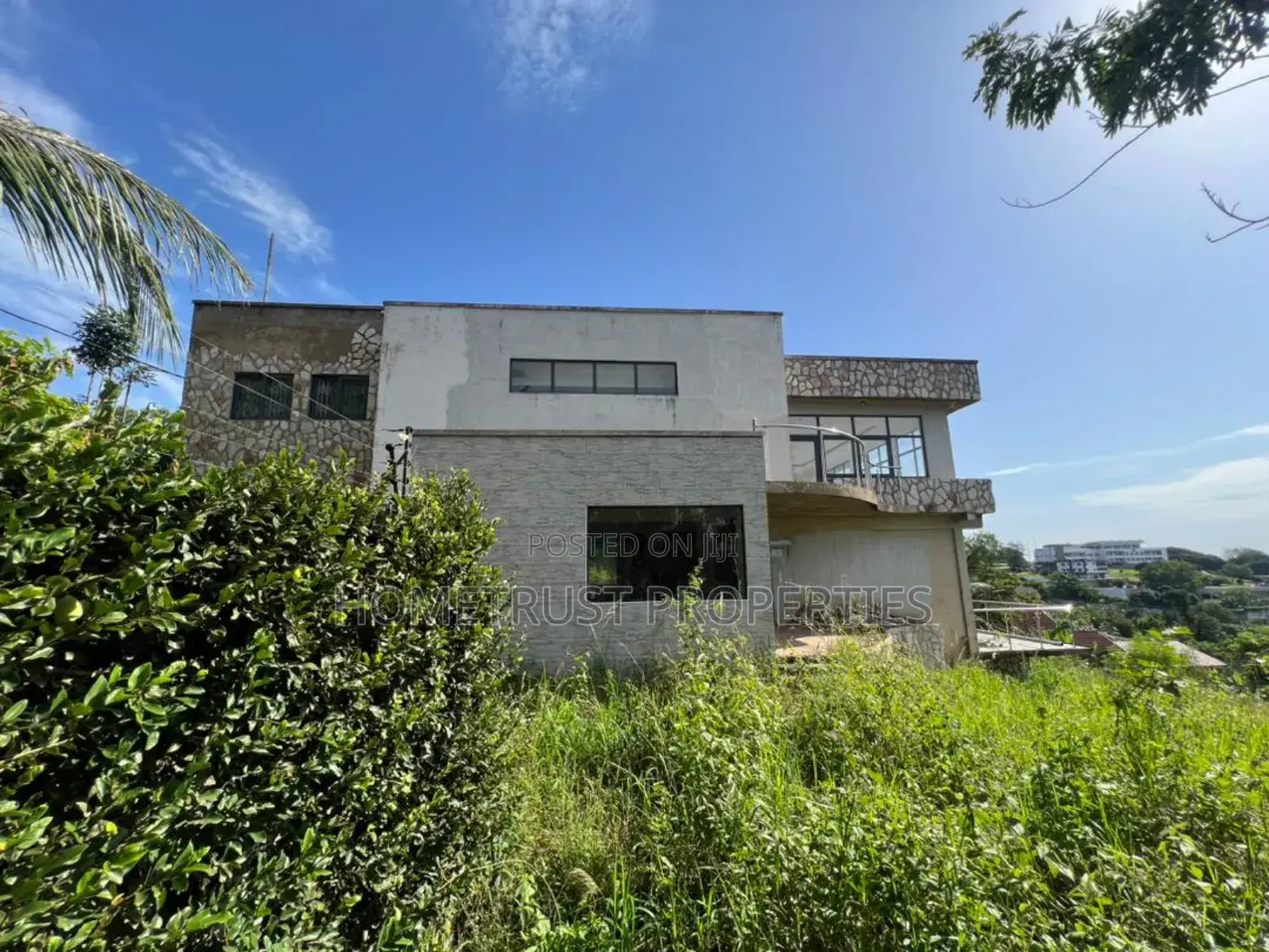 6bdrm House in Aburi Peduase for sale