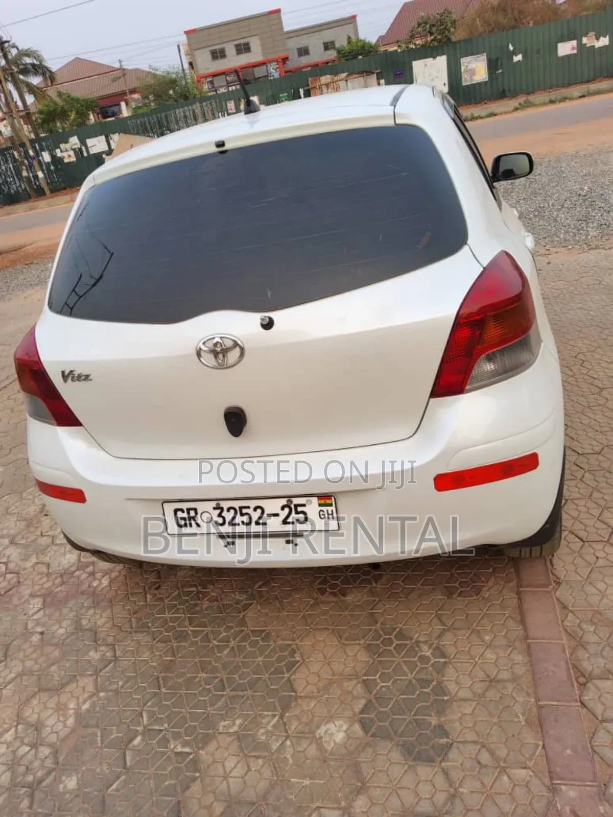 Toyota Vitz 2010 White
