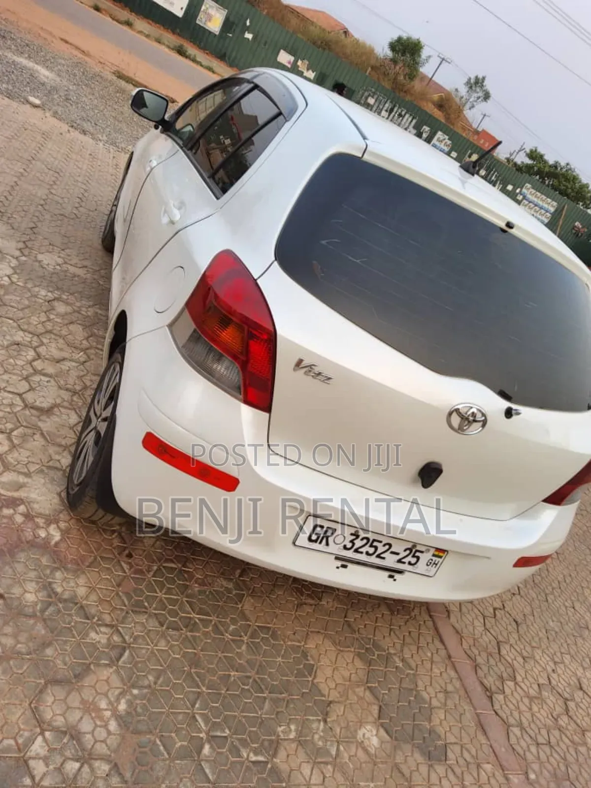 Toyota Vitz 2010 White