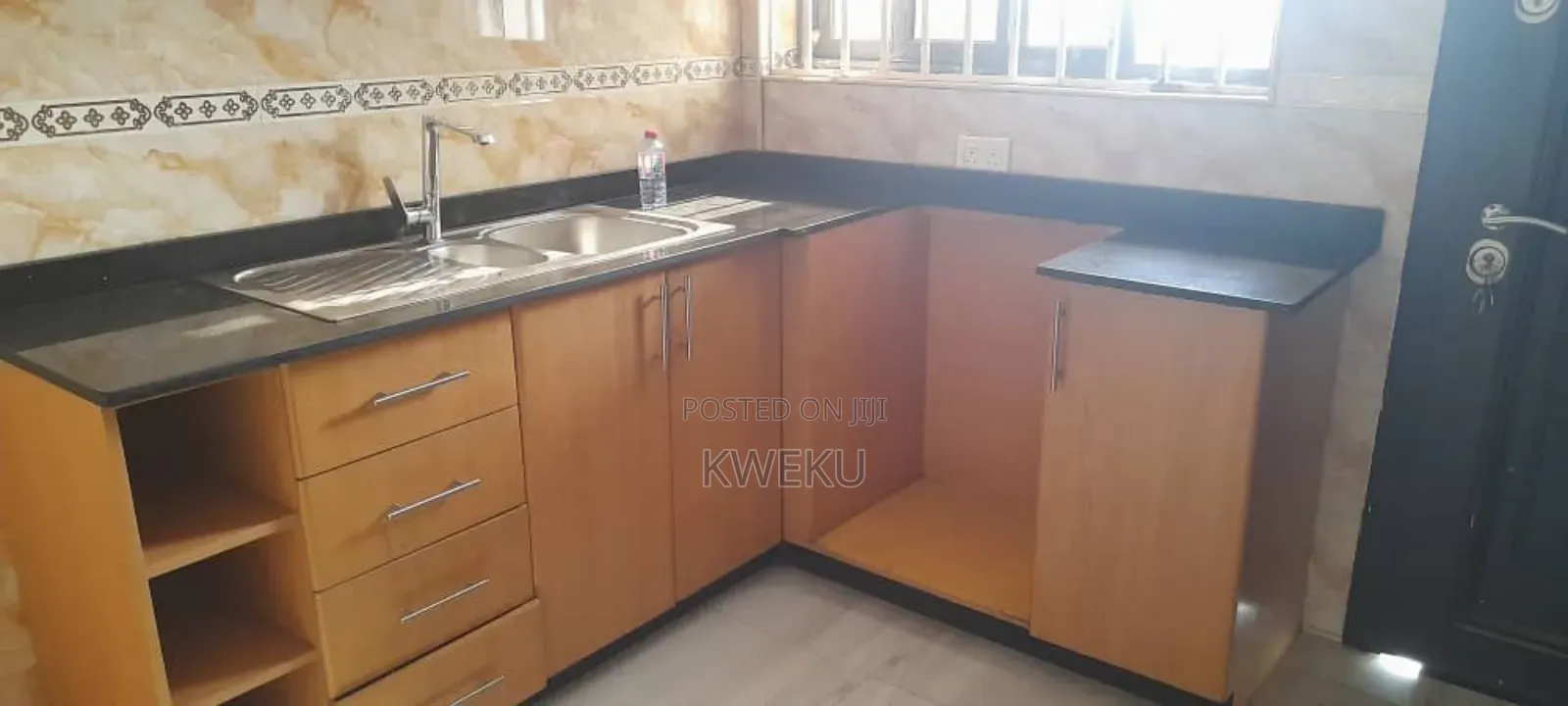 1bdrm Apartment in Estate Agency, Baatsona Total for rent