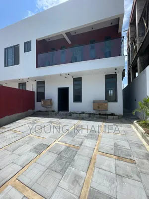 3bdrm Townhouse / Terrace in Teshie Bush Rood, Tseaddo for rent
