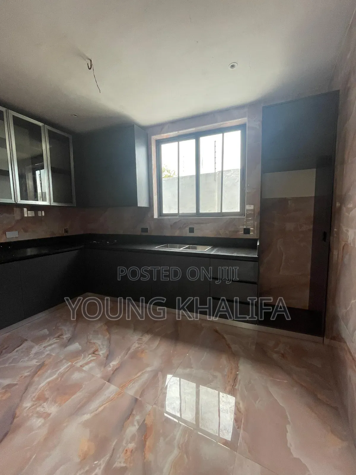 3bdrm Townhouse / Terrace in Teshie Bush Rood, Tseaddo for rent