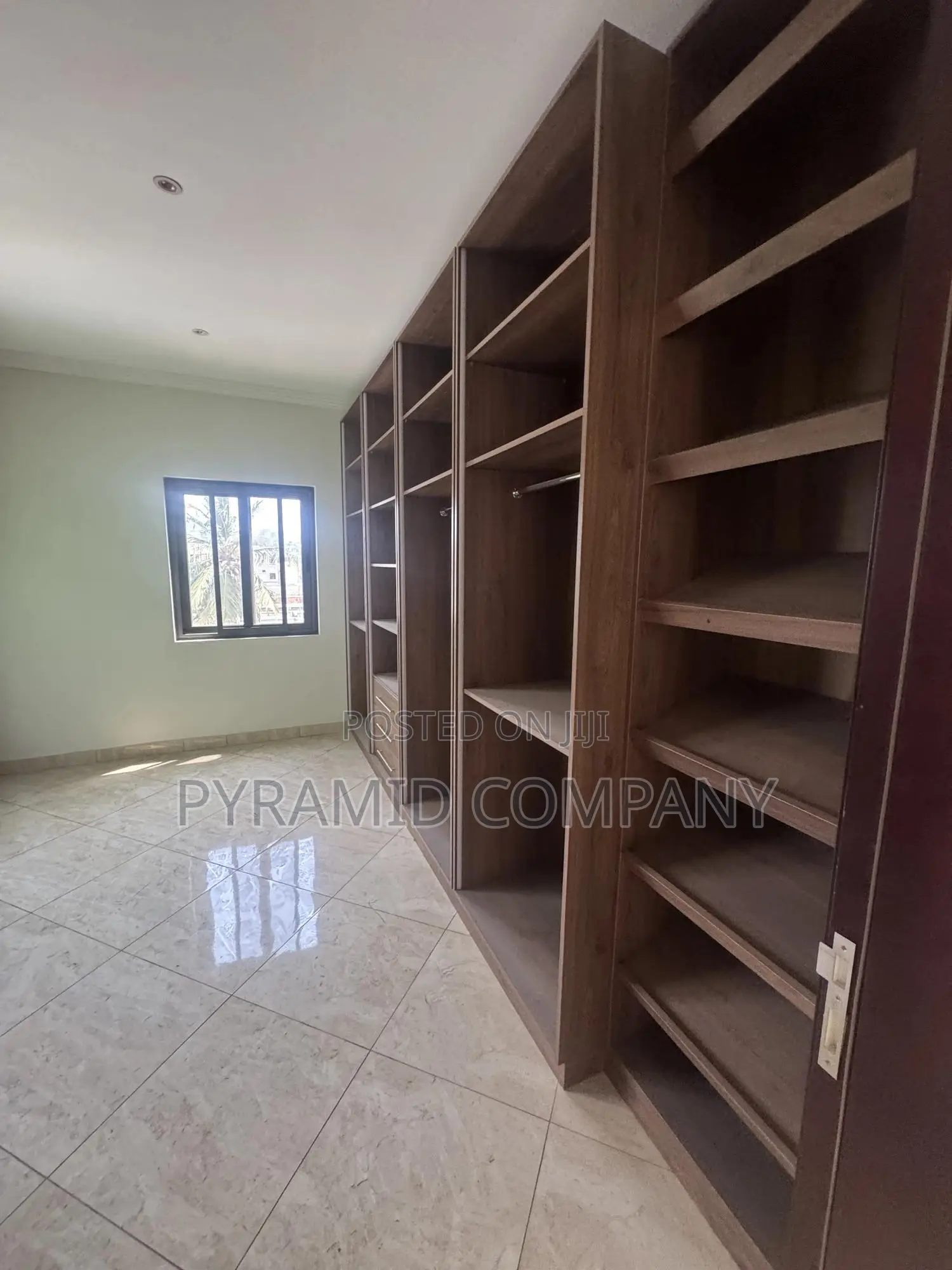 5bdrm House in Airport Residential for sale