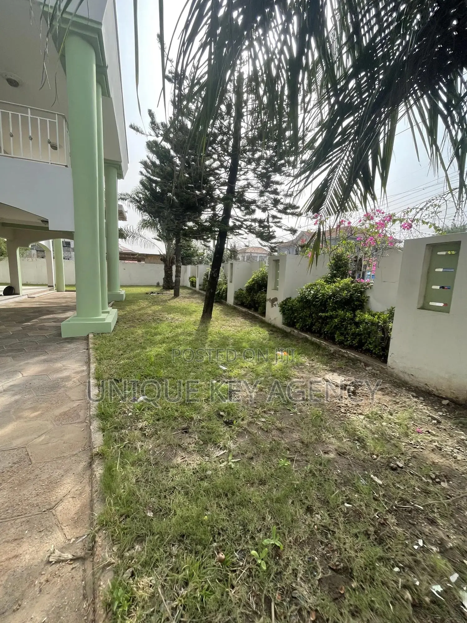 5bdrm House in Unique Key Agency, Dzorwulu for sale