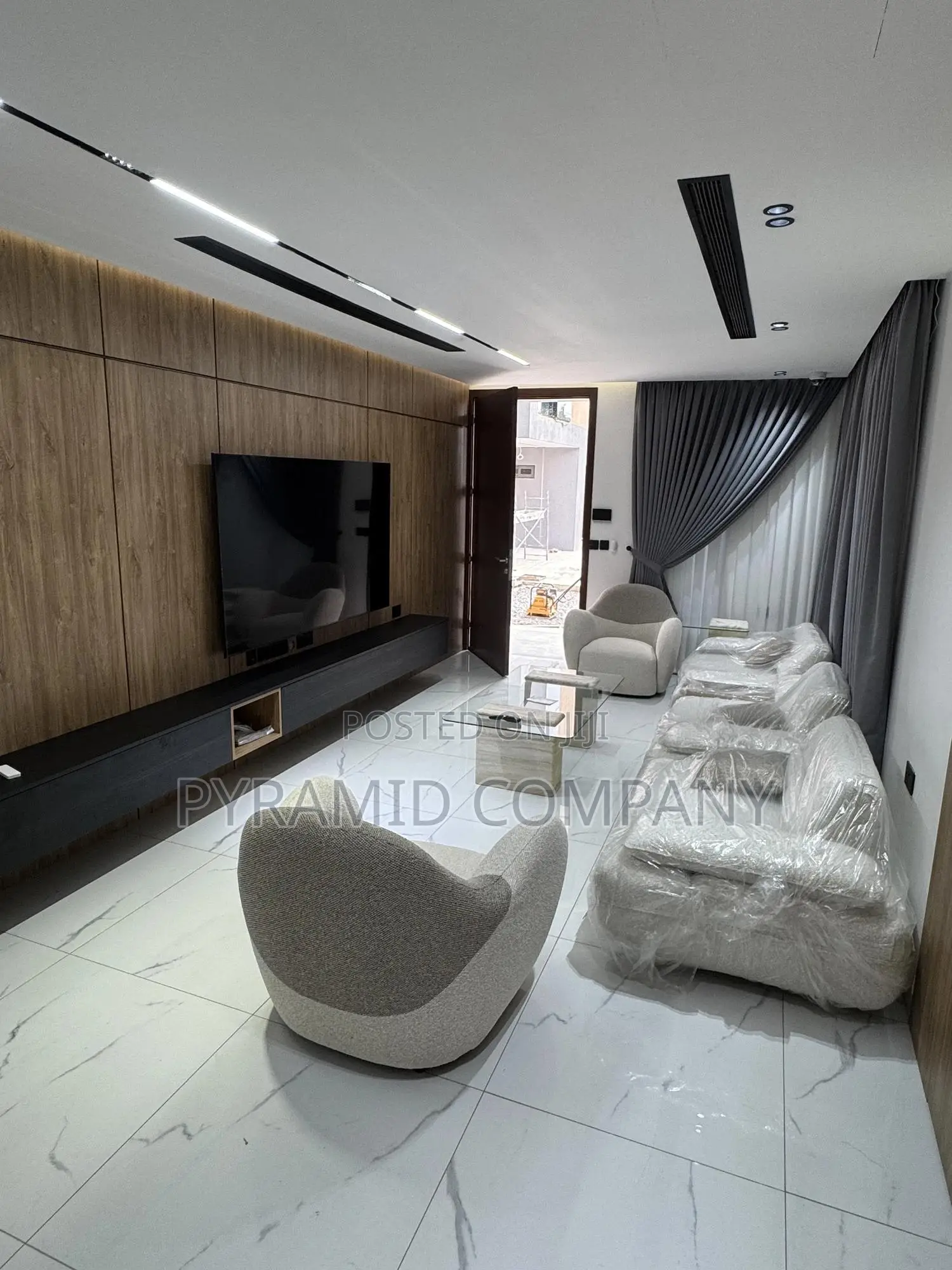 5bdrm House in Airport Residential for sale