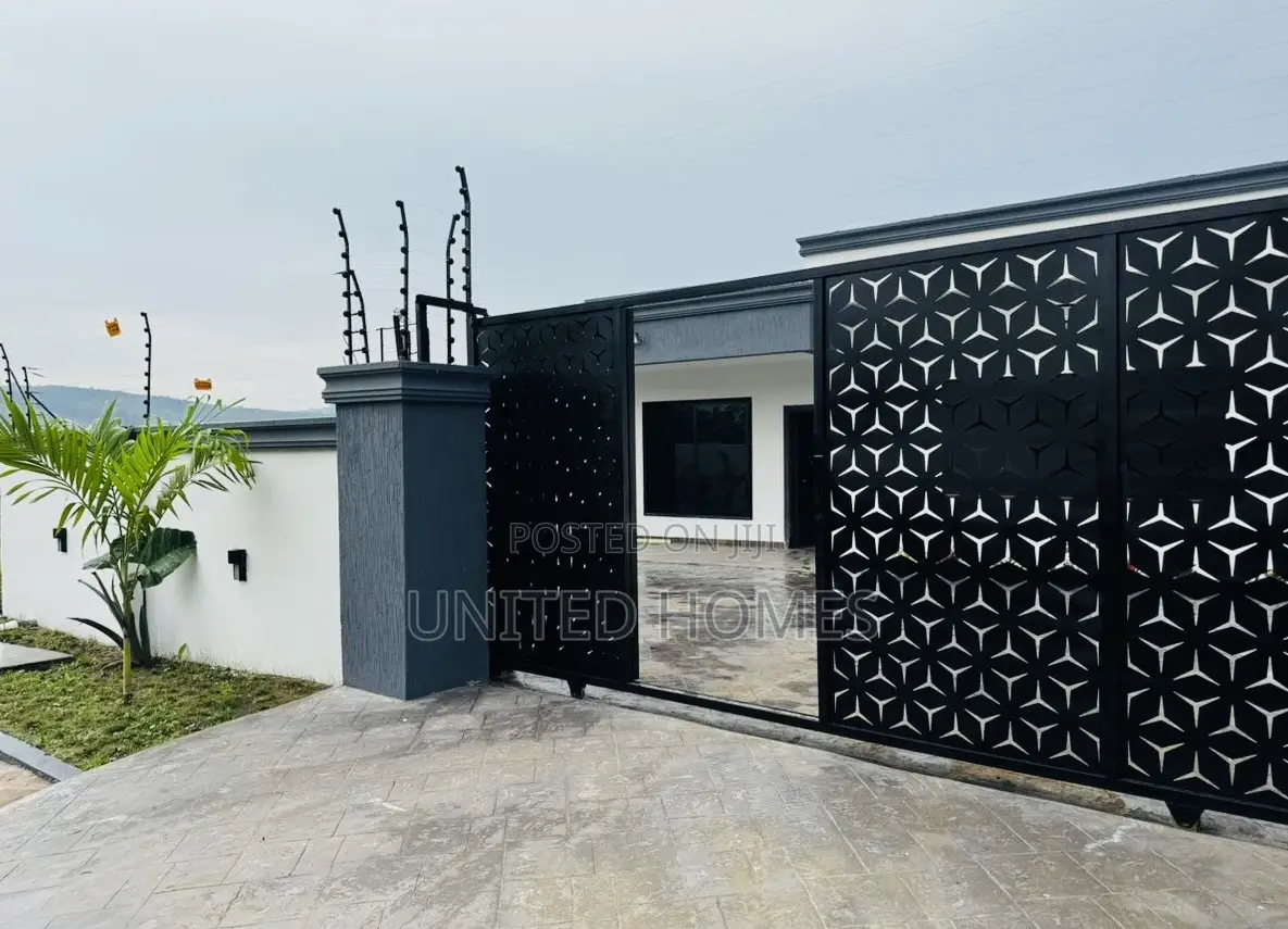 3bdrm House in Pokuase for sale