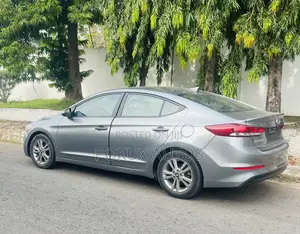 Hyundai Elantra SEL 2018 Silver