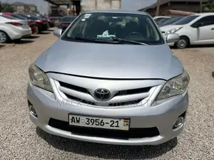 Toyota Corolla LE 4dr Sedan (1.8L 4cyl 4A) 2013 Silver