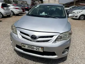 Toyota Corolla LE 4dr Sedan (1.8L 4cyl 4A) 2013 Silver