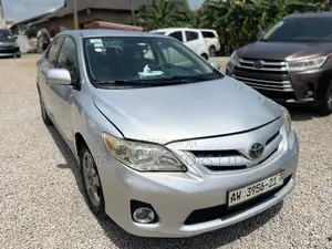 Toyota Corolla LE 4dr Sedan (1.8L 4cyl 4A) 2013 Silver