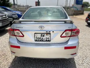 Toyota Corolla LE 4dr Sedan (1.8L 4cyl 4A) 2013 Silver