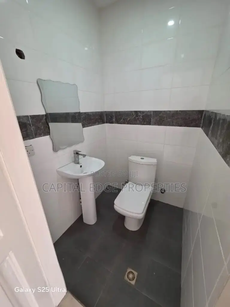 4bdrm Duplex in Adjiriganor for rent