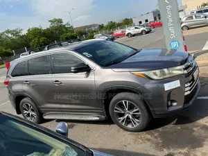 Toyota Highlander XLE V6 4x4 (3.5L 6cyl 6A) 2016 Gray